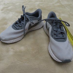 Nike Revolution Sneakers